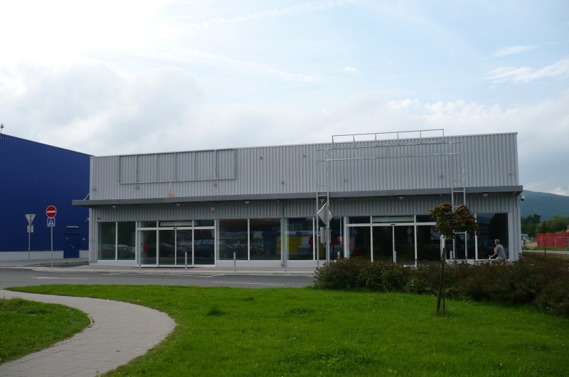 RETAIL PARK next HM TESCO Prievidza